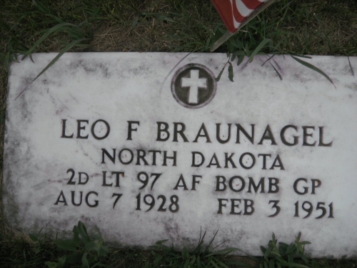 Photo of Leo Braunagel's grave marker.