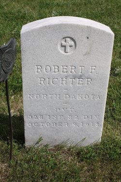 Military headstone for Robert F. Richter, a World War I soldier from North Dakota.