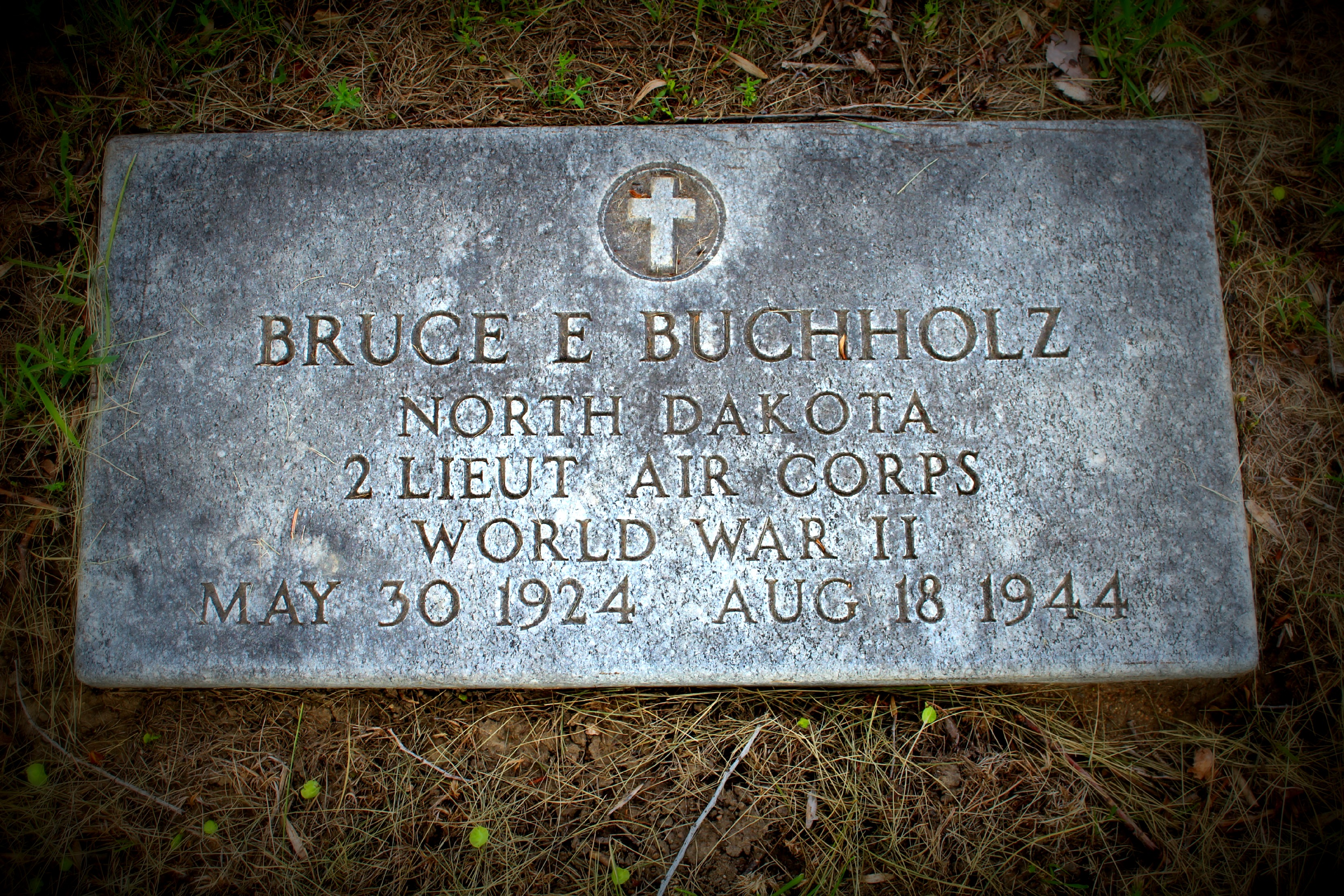 Second Lieutenant Bruce E Buchholz grave marker photo