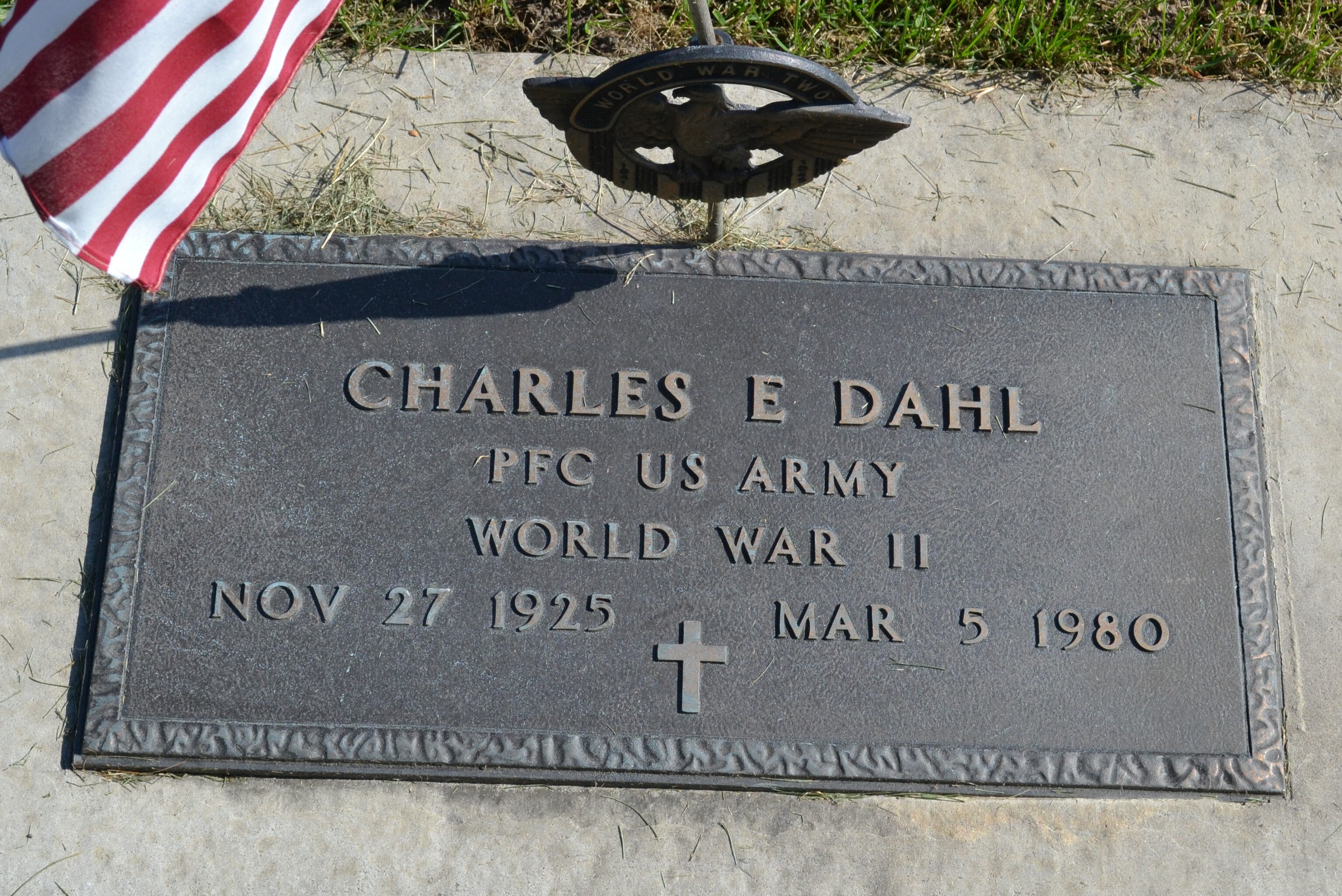 First Lieutenant Charles E Dahl grave marker photo
