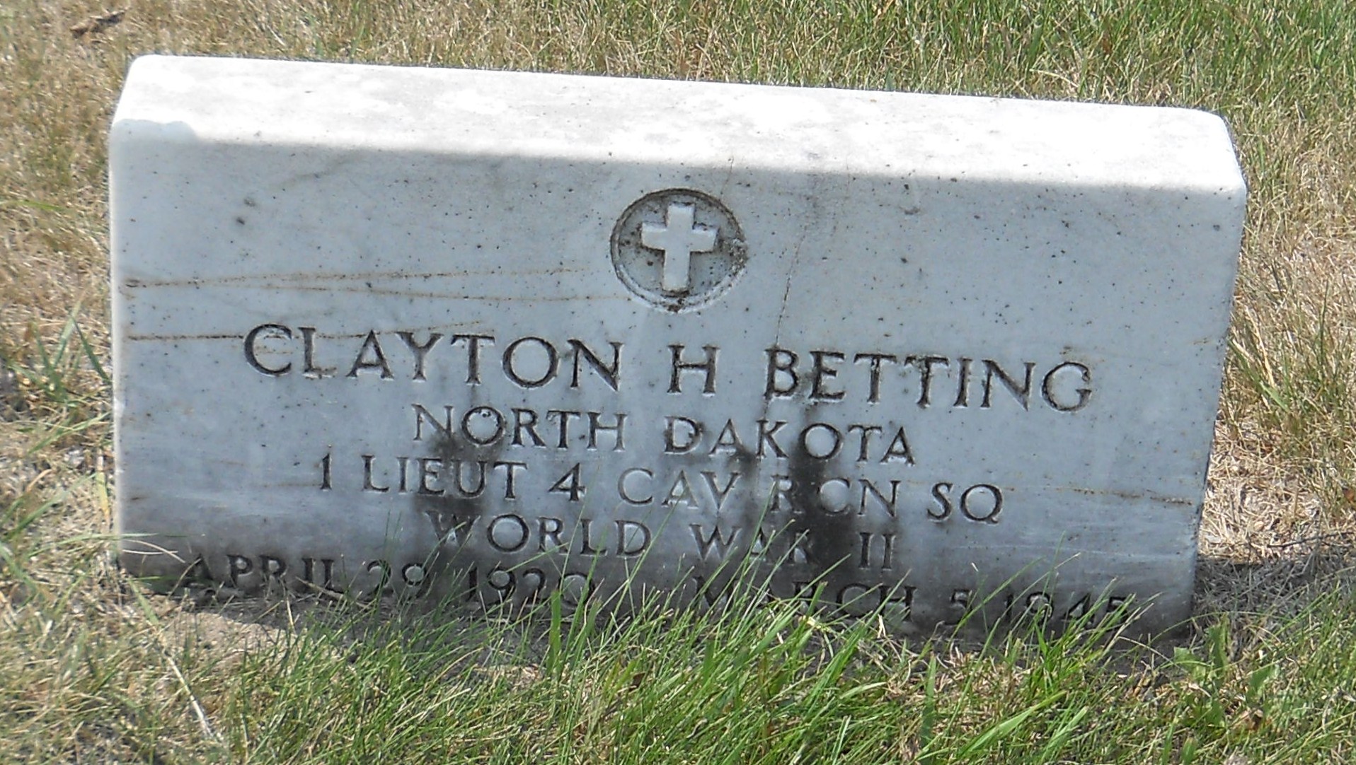 First Lieutenant Clayton H Betting grave marker photo