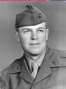 Photo of Earl Mullerud in uniform.