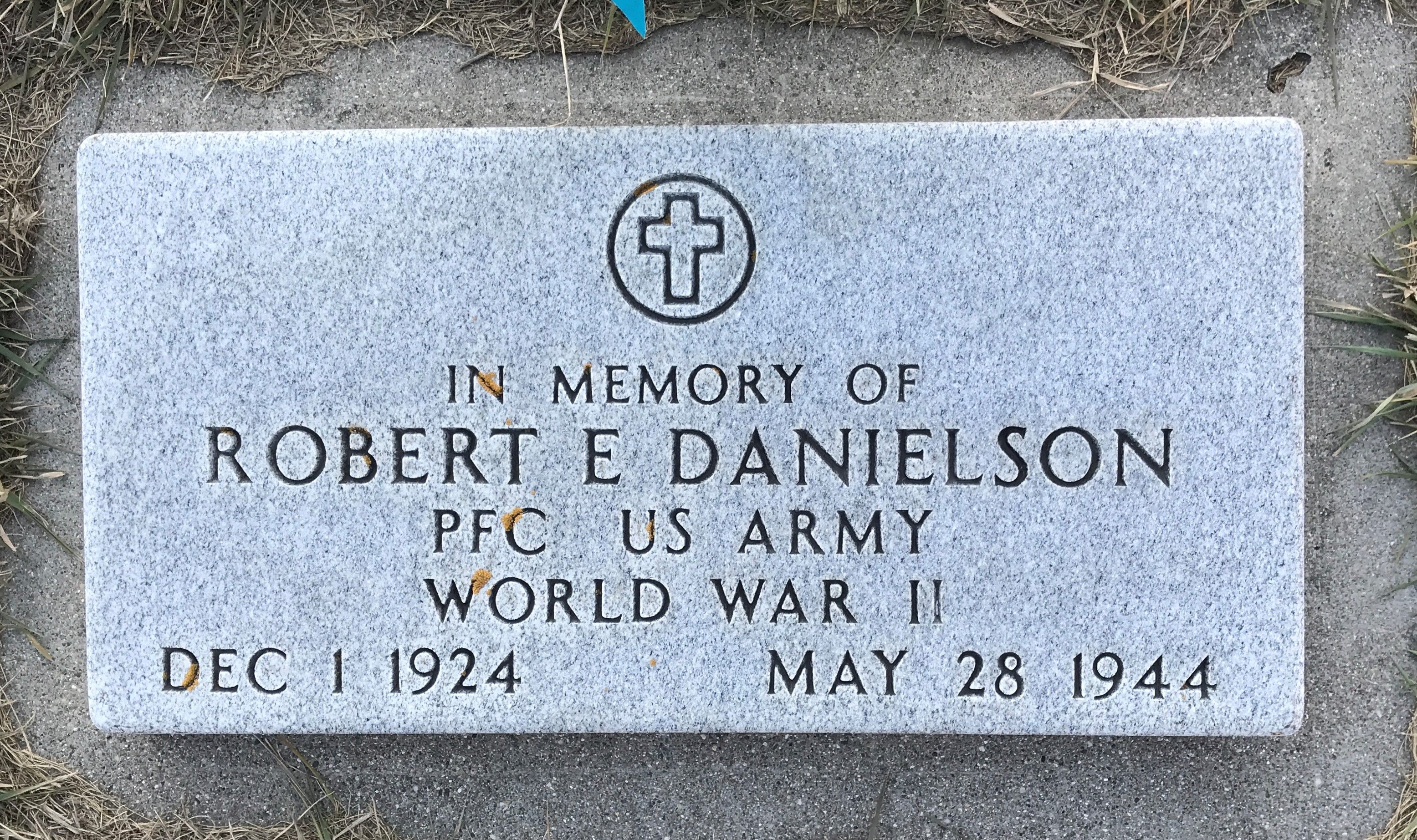 Private First Class Robert E Danielson grave marker photo
