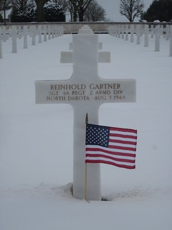 Sergeant Reinhold Gartner cross grave marker with small American flag photo