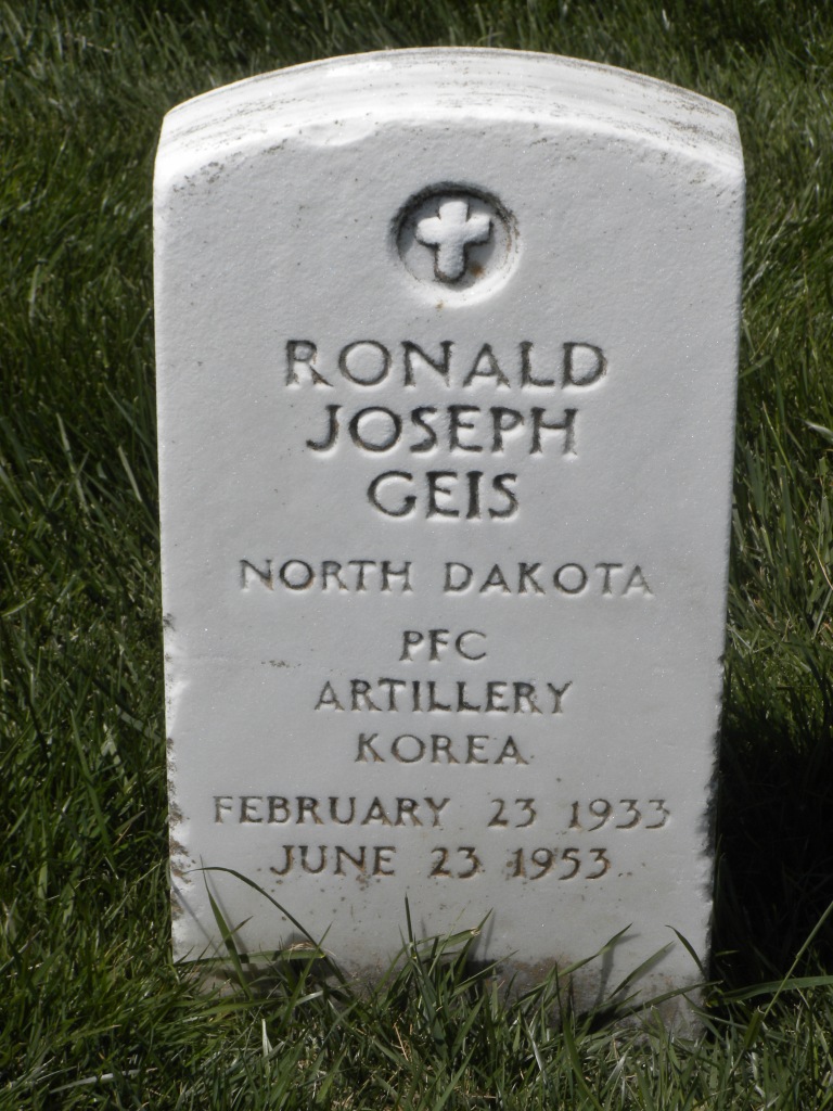 Picture of Ronald Geis' grave marker.
