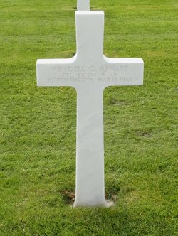 Private First Class Wendell C Arhart cross grave marker photo