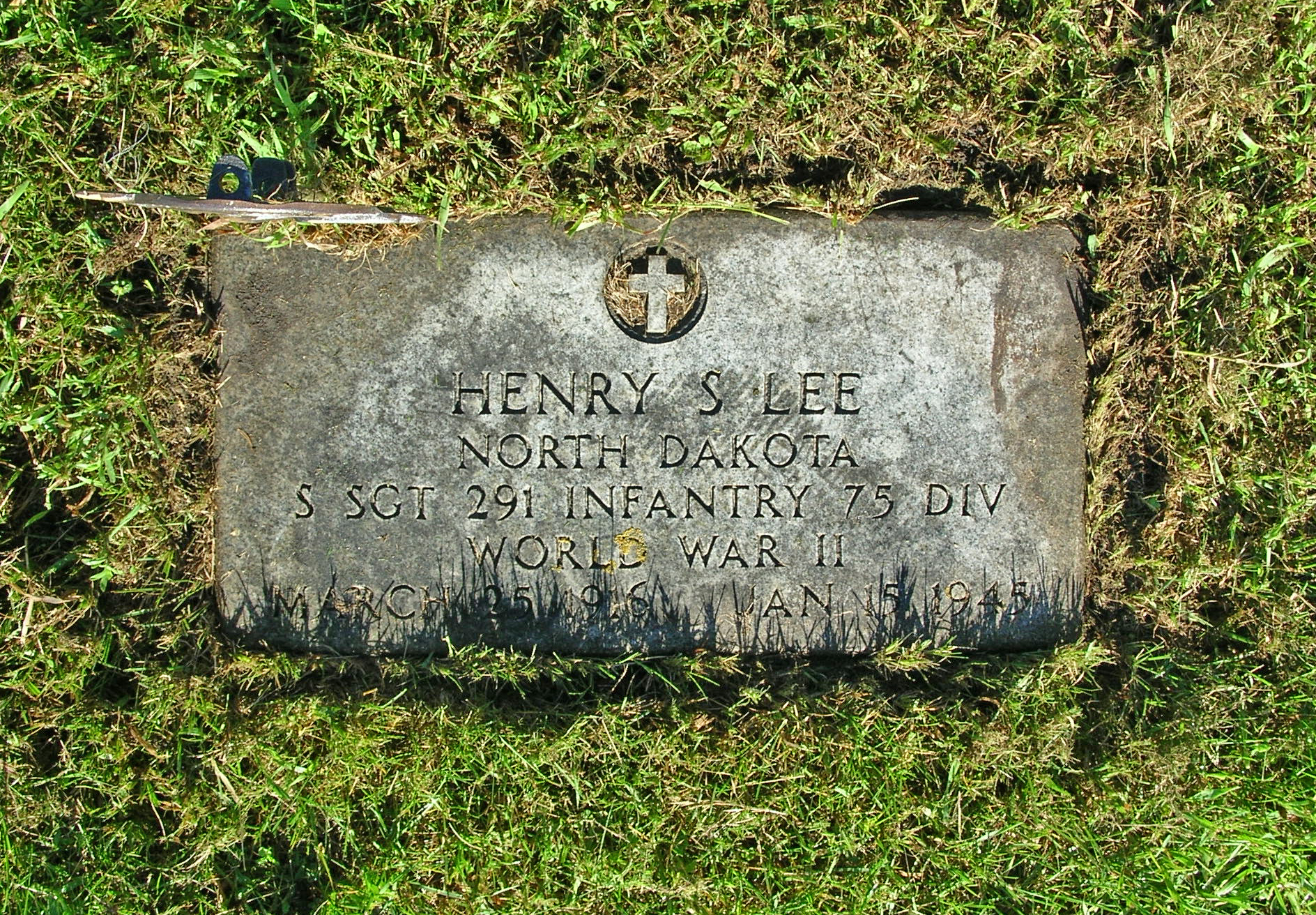 Staff Sergeant Henry S Lee grave marker photo