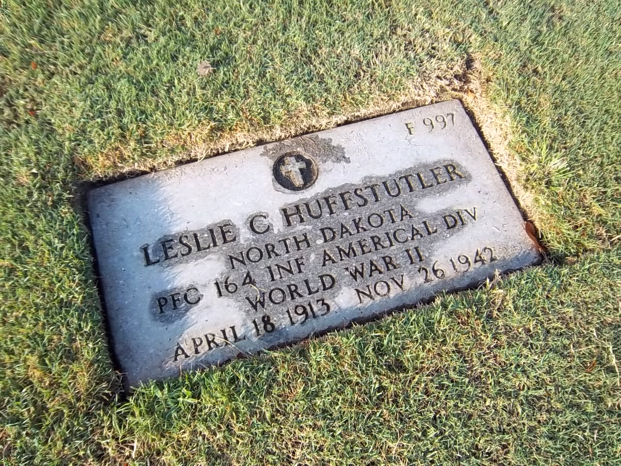 Private First Class Leslie C Huffstutler grave marker photo