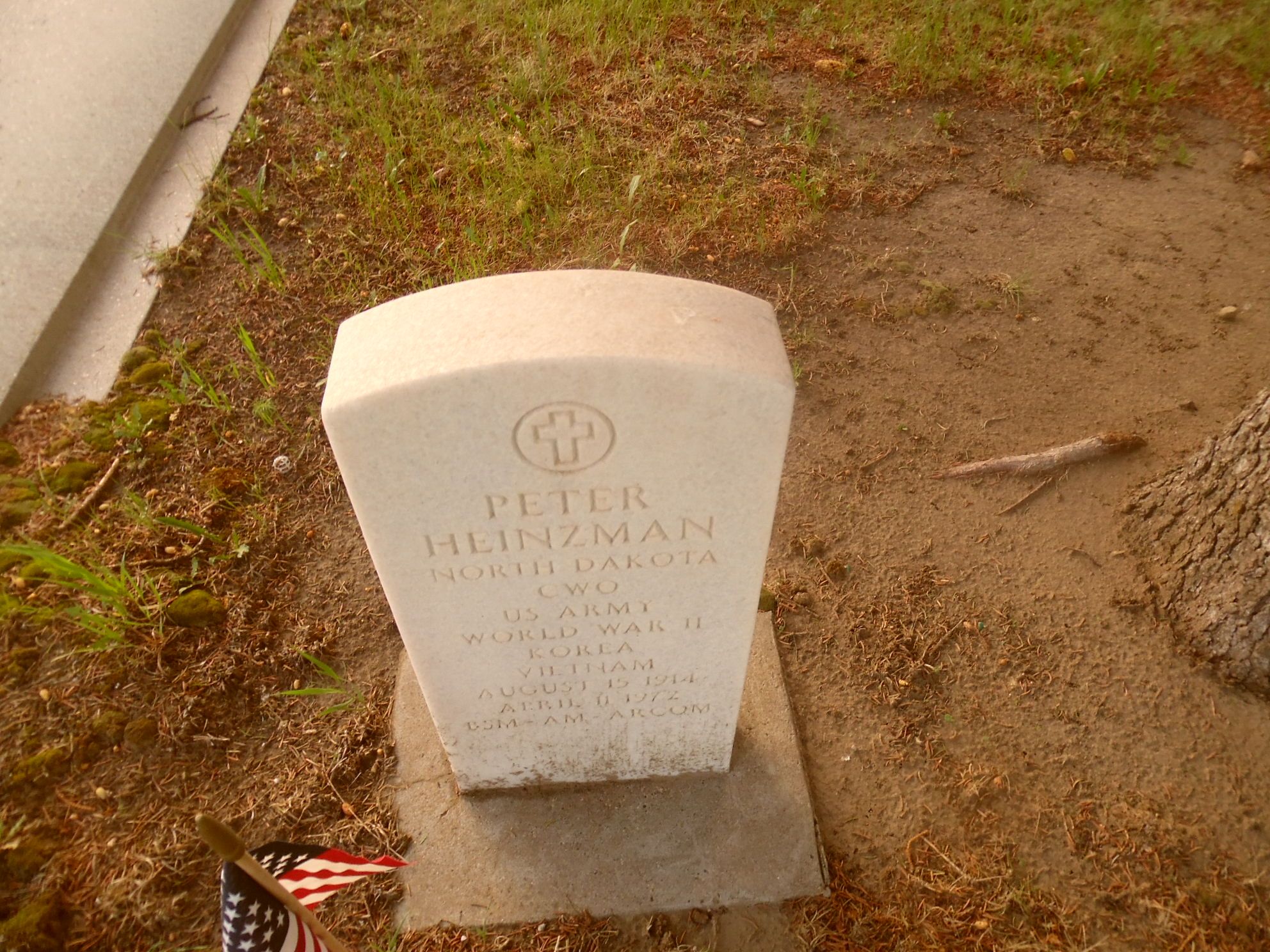 Picture of Peter Heinzman's grave marker.