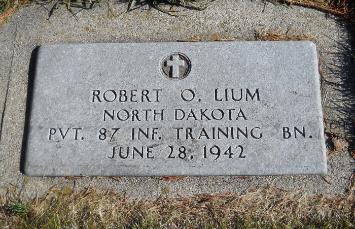 Private Robert O Lium grave marker photo