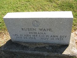 Picture of Ruben Wahl's grave marker.