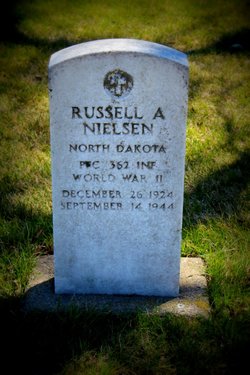 Private Russell A Nielson grave marker photo