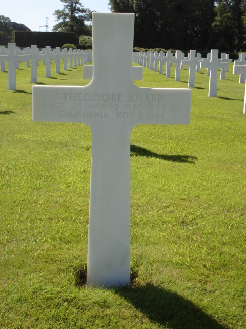 Staff Sergeant Theodore Knapp cross grave marker photo
