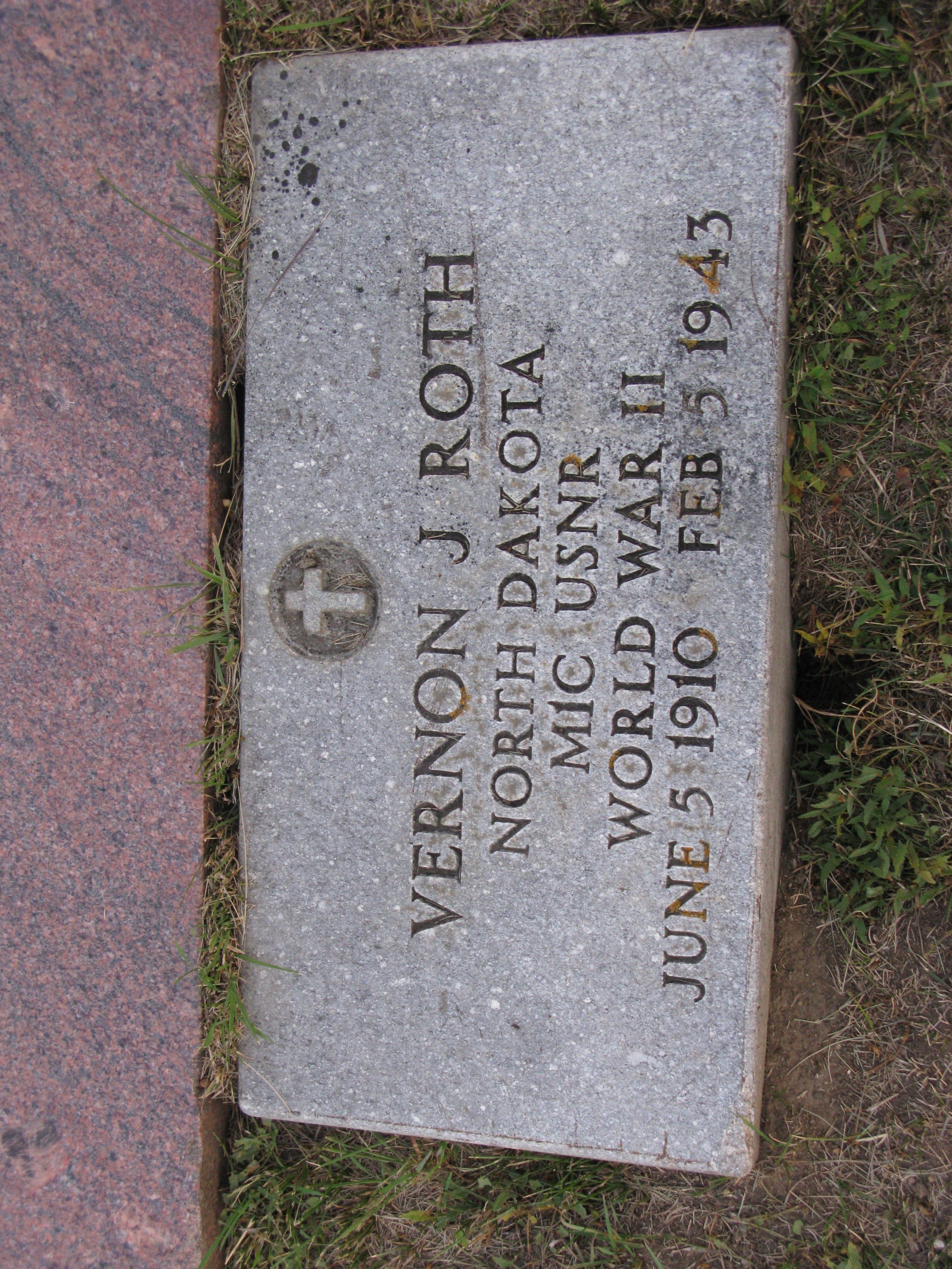 Metalsmith First Class Vernon J Roth grave marker photo
