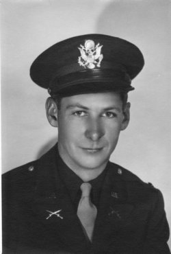 Second Lieutenant Willard V Ofsthun in uniform photo